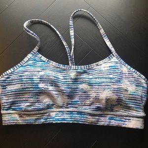 Fun patterned lululemon Flow Y bra! 🍋
